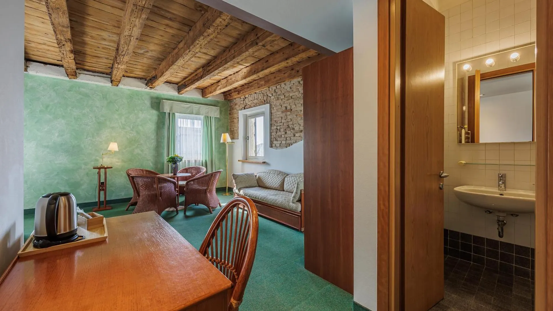 Hotel alla Grotta Lazise 3*,