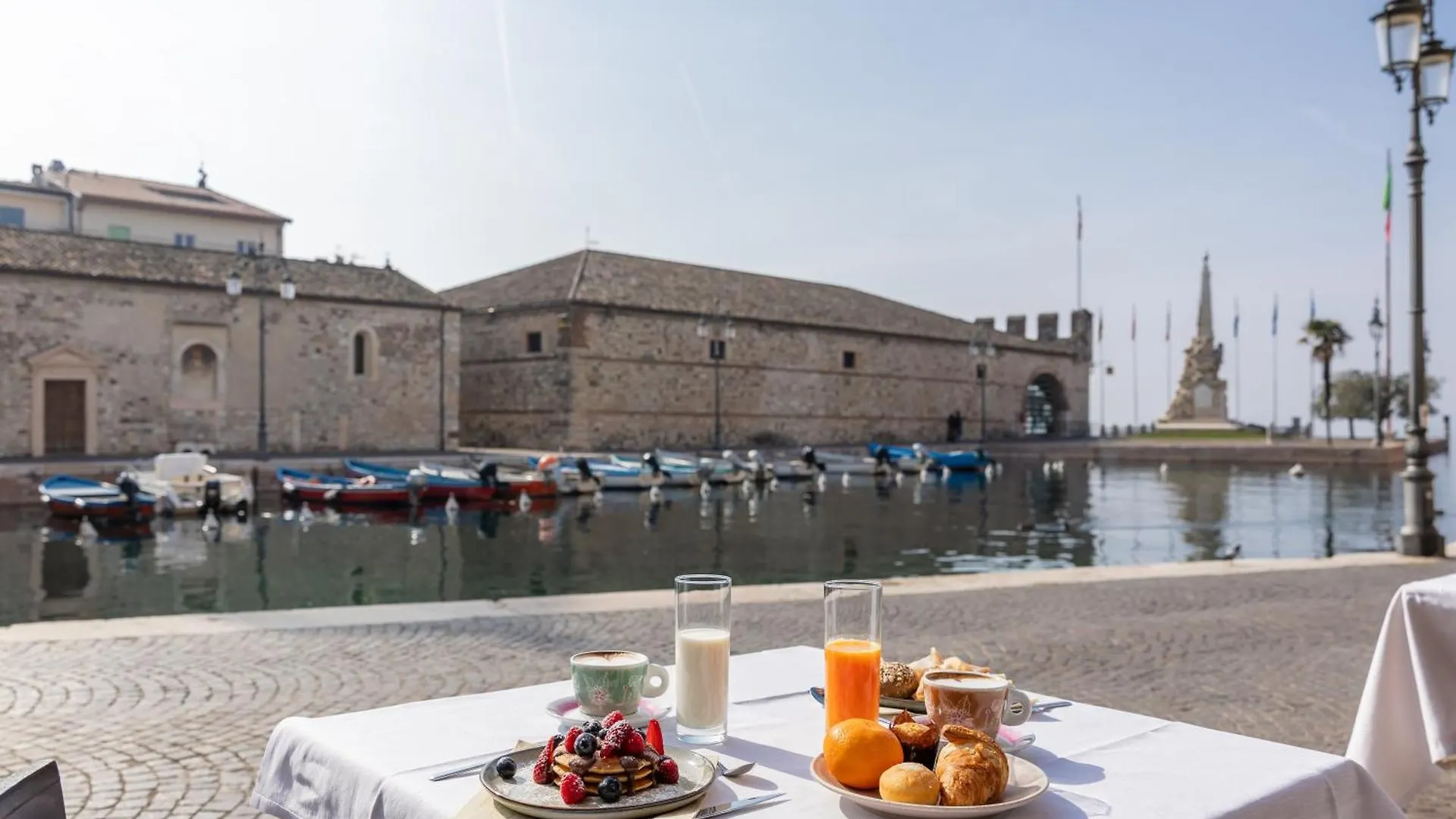 Hotel alla Grotta Lazise 3*,