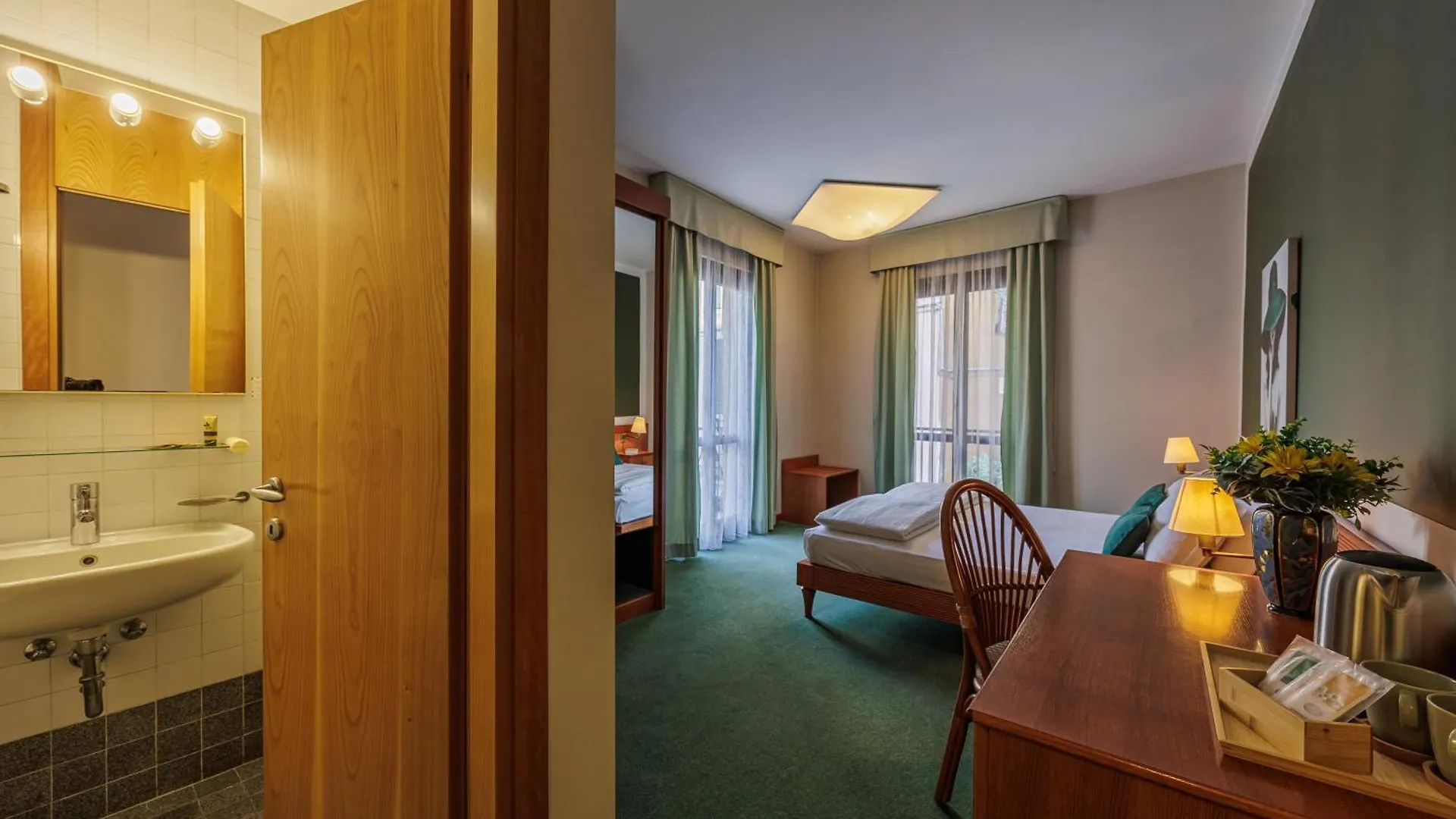 Hotel alla Grotta Lazise 3*,