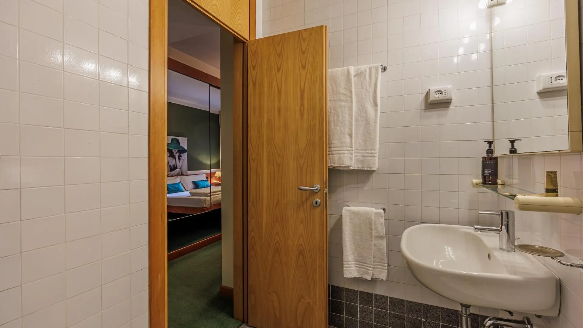 Hotel Alla Grotta Lazise 3*,