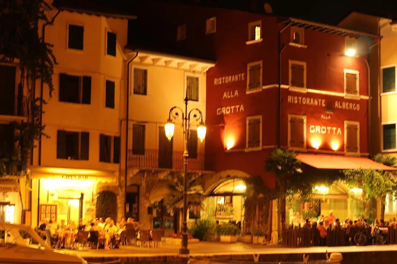 Hotel alla Grotta Lazise 3*,  Italië