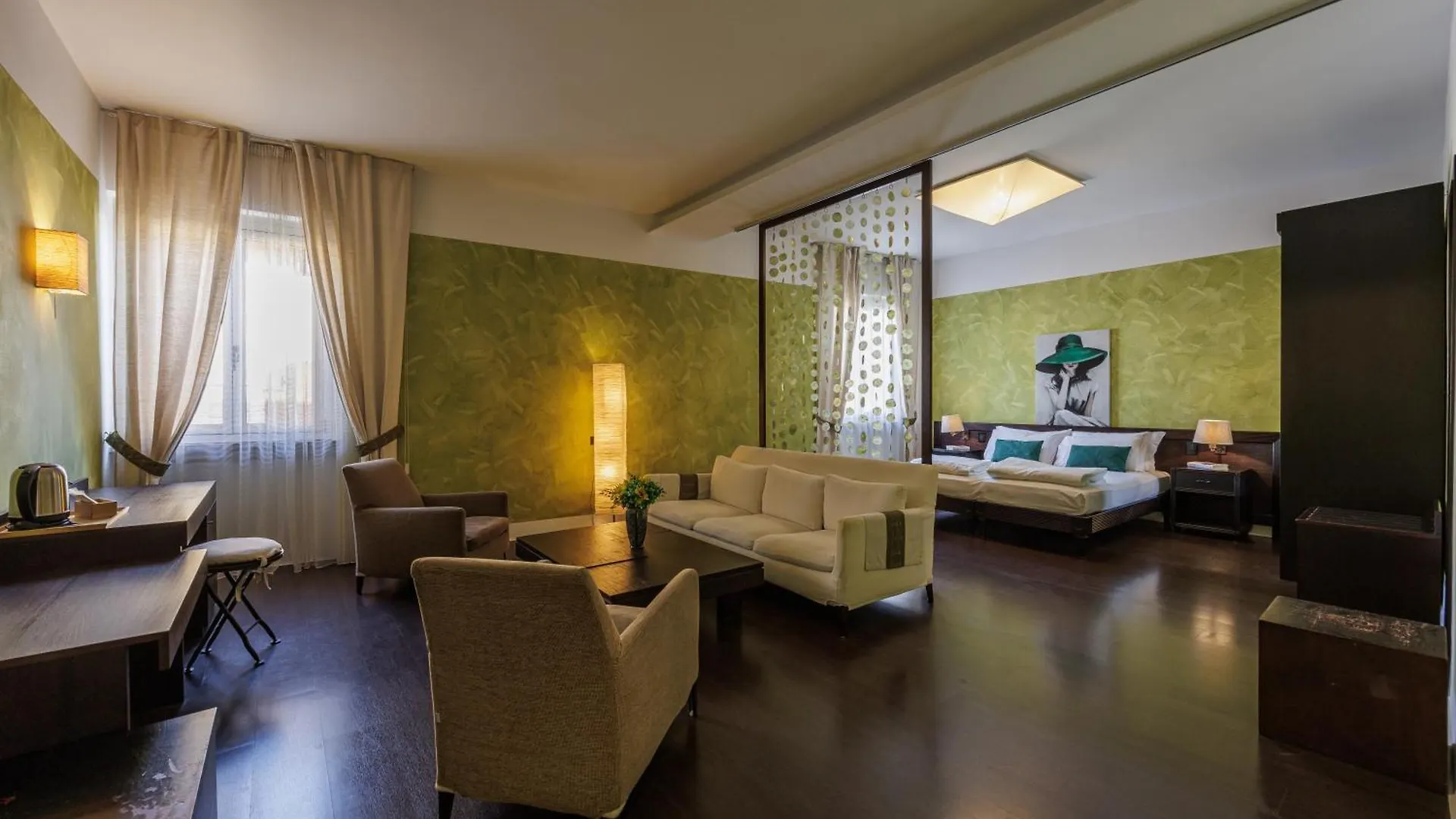 Hotel Alla Grotta Lazise 3*,  Italy