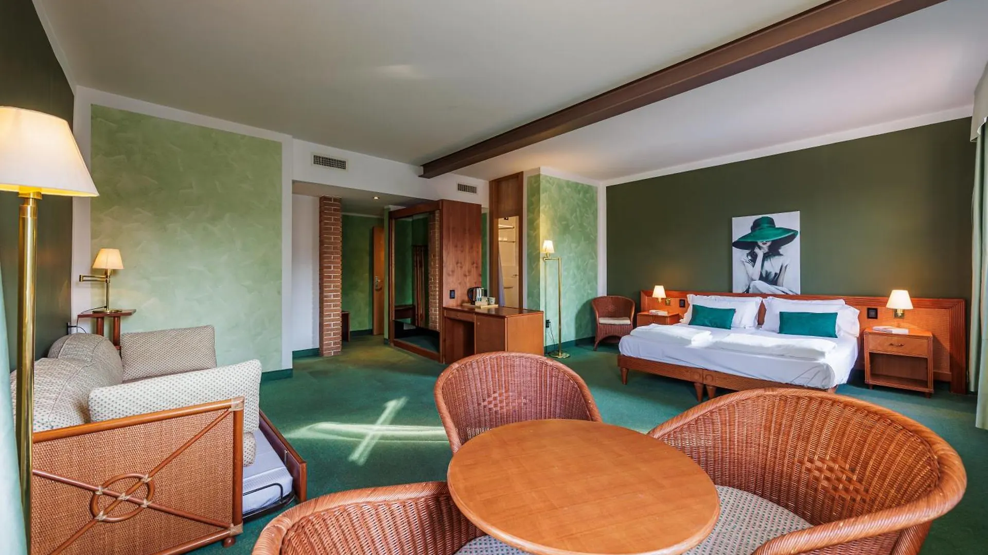 Hotel Alla Grotta Lazise 3*,  Italien