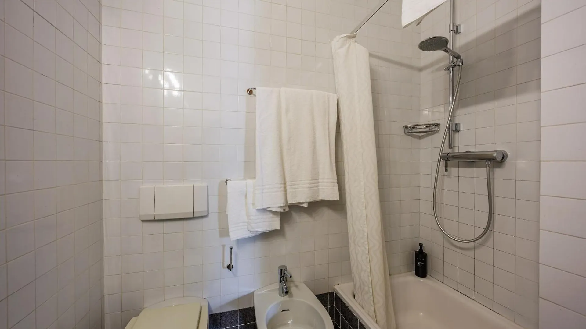 Hotel Alla Grotta Lazise 3*,  Italien
