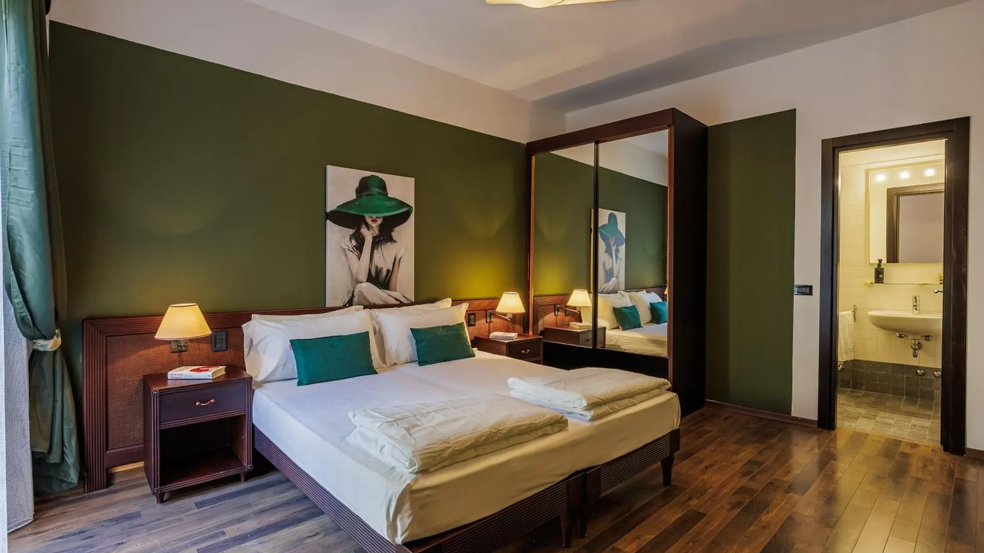 Hotel Alla Grotta Lazise 3*,  Italy